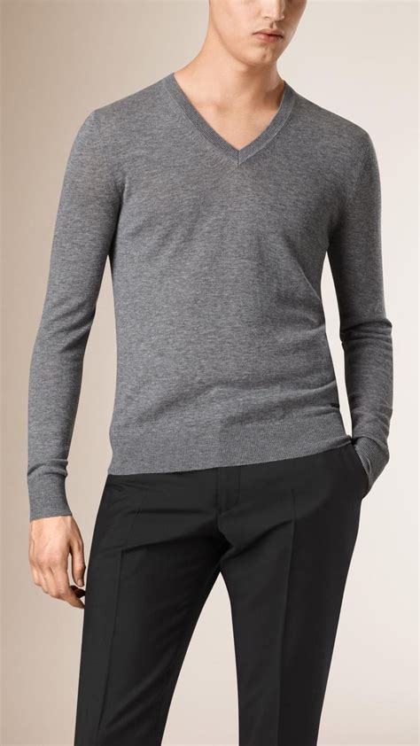 pull burberry homme gris|Mailles de luxe pour homme .